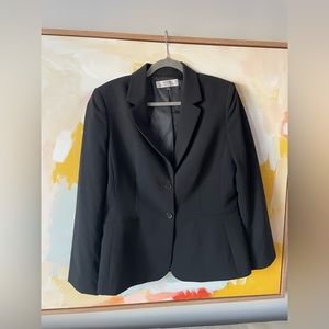 12 Tahari Blazer